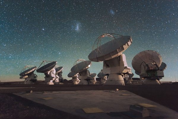 26277147---alma-by-night-under-the-magellanic-clouds---13082014---133139 175745